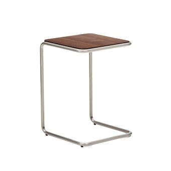 Ontdek de Kave Home Tarsel bijzettafels met notenhout, geborsteld staal en gehard glas. Tijdloos mid-century design met een eigentijdse uitstraling voor elk interieur.