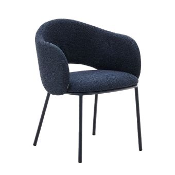 Ontdek de Kave Home Maina eetstoel met jaren ’50 comfort en eigentijdse esthetiek. Elegant, warm en tijdloos design voor elke eetruimte of woonkamer.