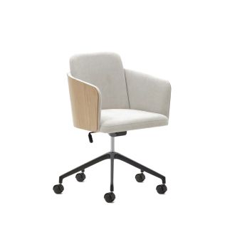 Ontdek de Kave Home Madai draaibare bureaustoel met essenfineer en chenille bekleding. Comfortabel, stijlvol en ideaal voor dagelijks gebruik in werk- of studieruimtes.