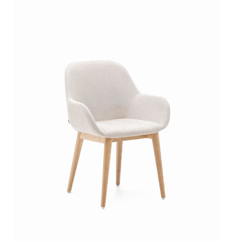 Ontdek de Kave Home Konna eetstoel met ergonomische zitting en ronde lijnen. Verkrijgbaar in diverse stoffen en kleuren, stijlvol en comfortabel voor elke eetkamer.